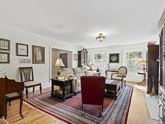 5th image of 109 Ridgewood Cir