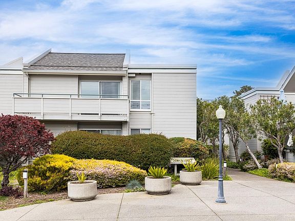 3rd image of 122 Larkspur Plaza Drive