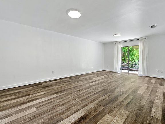 5th image of 1706 Elmhurst Dr #B
