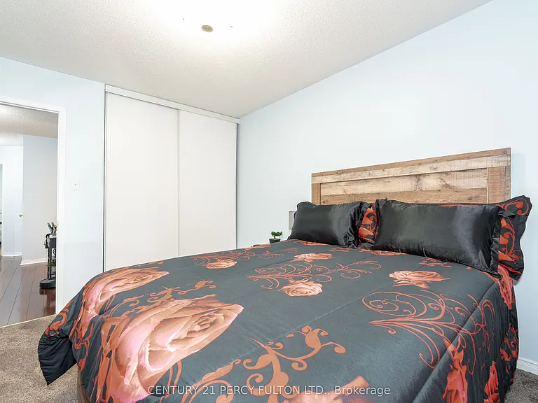 71 Armitage Cres — Photo 28