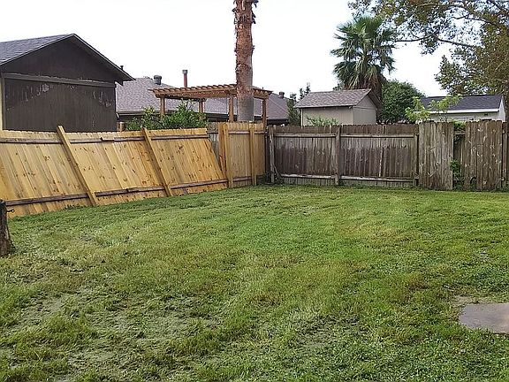 5th image of 7516 Woodbine Dr