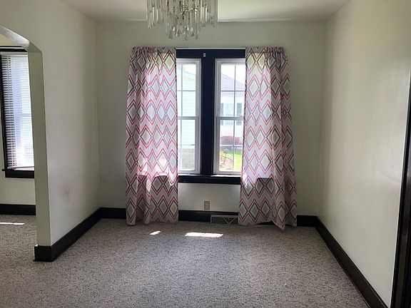 4th image of 812 6th St