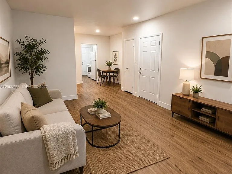 1537 Jefferson Ave #5 — Photo 1