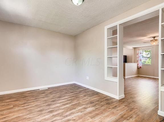 5th image of 871 E North Broadway