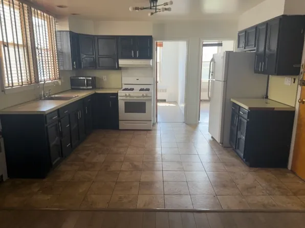 13-12 130th St, College Pt, NY 11356