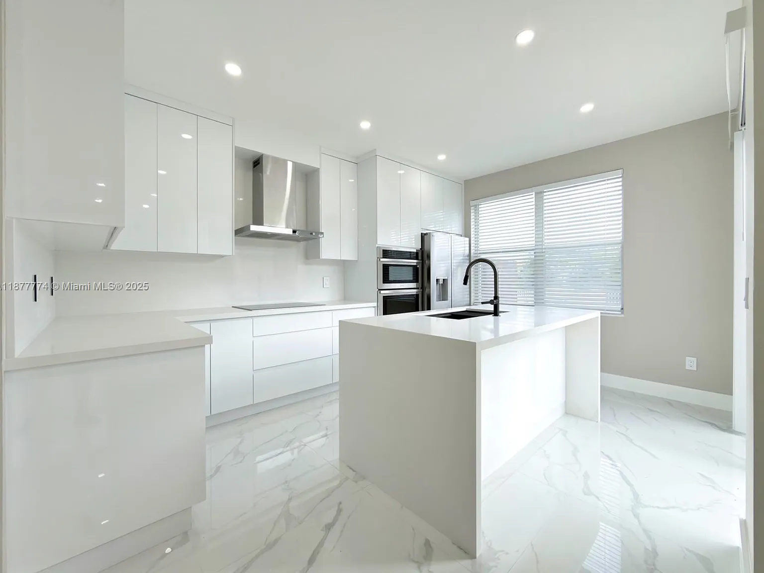 3 bed, 1692 sqft, $4,200 — Photo 2