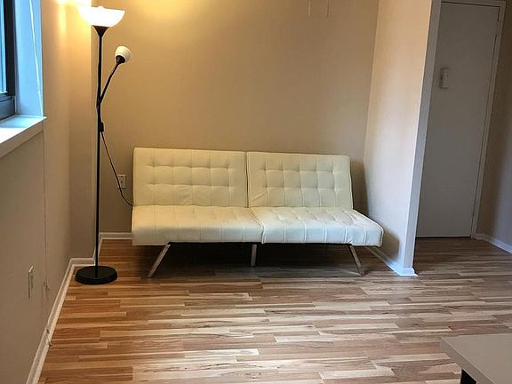 4th image of 1420 Locust St APT 23H