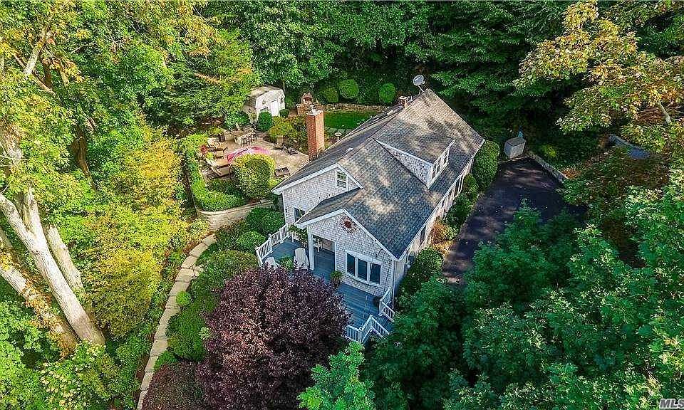 1st image of 12 Briarwood Dr