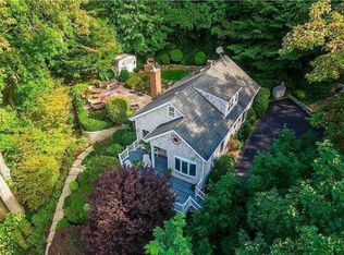 12 Briarwood Dr, Huntington, NY 11743