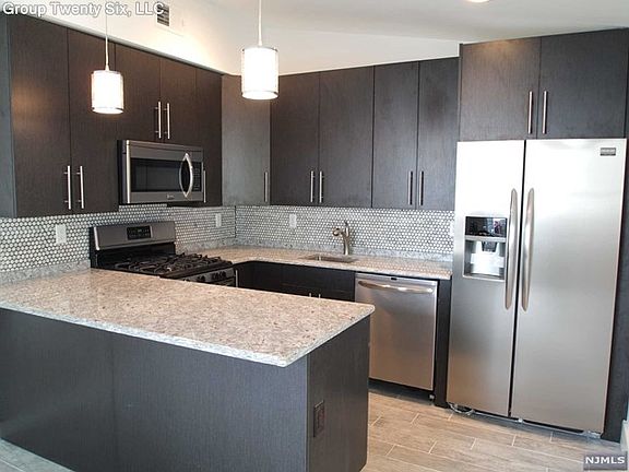 4th image of 9-02 Mitchell Pl