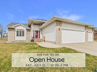 606 Par Tee Dr, Hartford, SD 57033