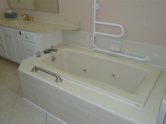 5th image of 7390 Hartcrest Ln