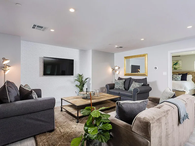 8201 E Piccadilly Rd — Photo 21