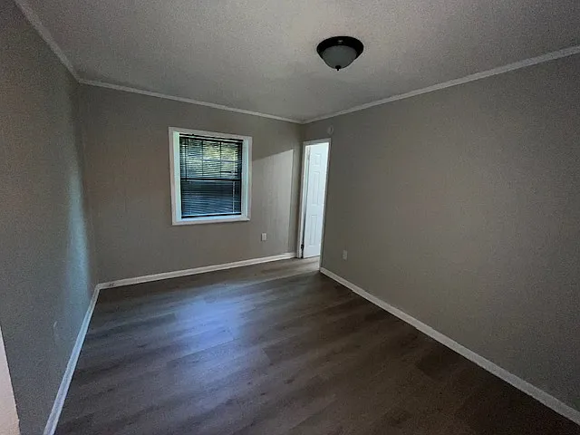 2830 Village Green Dr — Photo 11