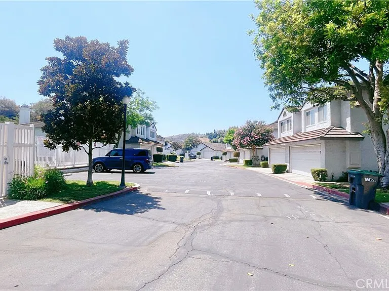 2470 Saratoga Ln — Photo 26