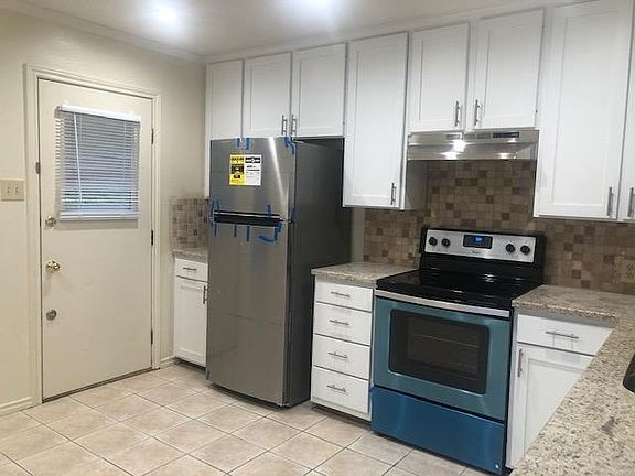 5th image of 108 Willow Creek Ct APT A