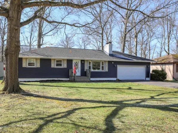 17997 Hillcrest Dr, Lake Milton, OH 44429