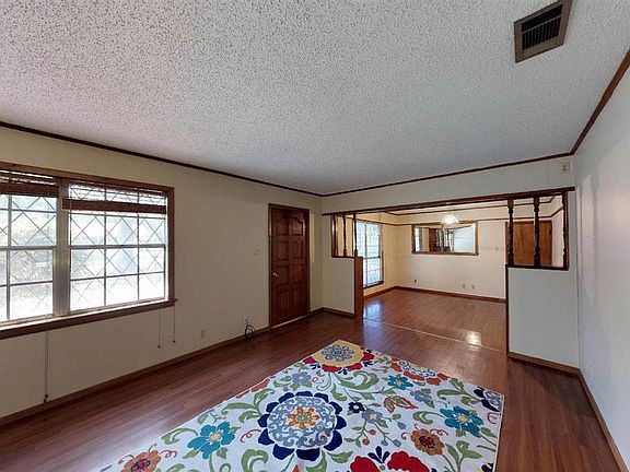 3rd image of 207 Starlite Dr
