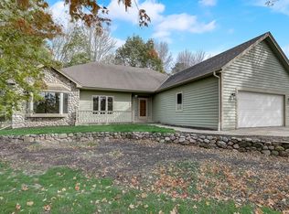 W226N7460 Woodland Creek Dr, Sussex, WI