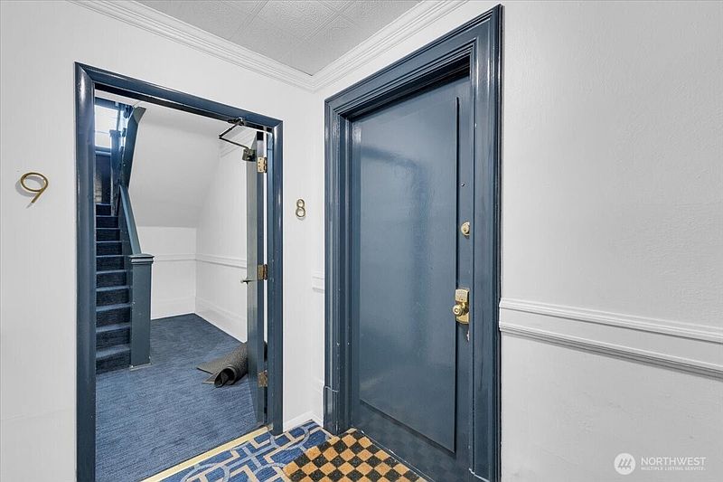 3rd image of 615 Boren Avenue #8