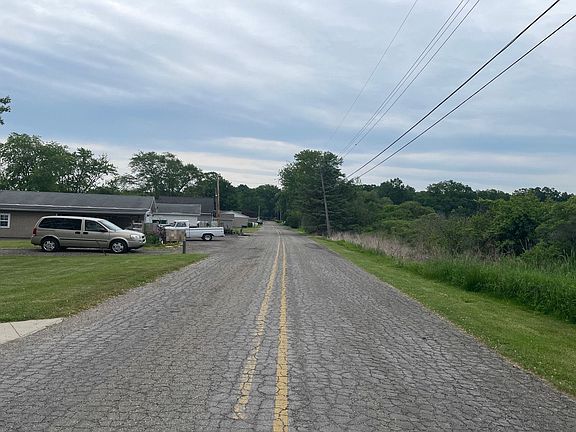 4th image of 562 Swains Lake Dr