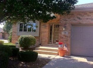 21180 Woodbridge Dr, Frankfort, IL 60423