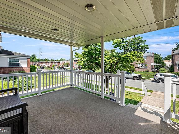 3rd image of 613 Michell St