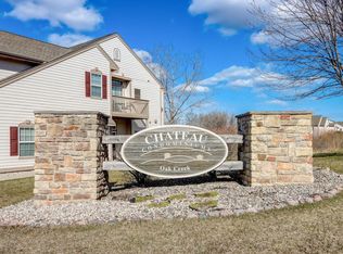 2146 W Vista Bella Dr, Oak Creek, WI 53154