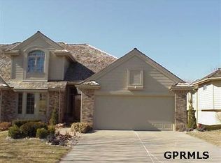 21752 Stanford Cir, Elkhorn, NE 68022