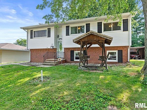 3rd image of 1334 Johnson Ln
