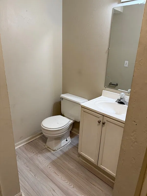 Studio, 1.0 bath, 700 sqft, $525 — Photo 2