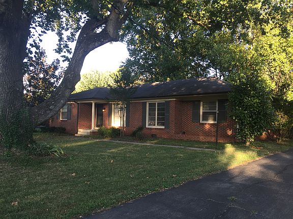 2nd image of 919 Huddleston Ave
