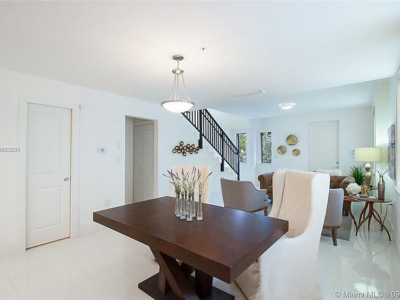 2nd image of 1405 Galiano St APT 4