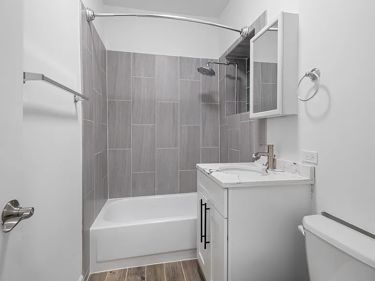 1904 N Whipple St #101 — Photo 14