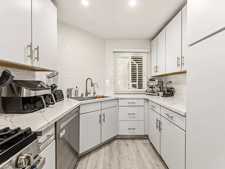 Kitchen - stainless steel appliances