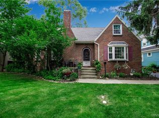 64 Royal Pkwy E, Williamsville, NY 14221