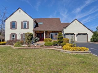 19 Meadow Ln, Marlboro, NJ 07746