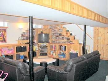3rd image of 1709 Cresthill Ave