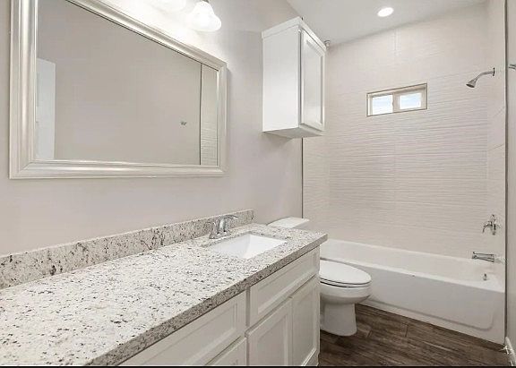 5th image of 904 N Kentucky St