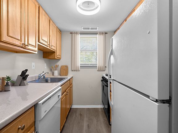 5th image of 3612 Court House Dr APT 2D