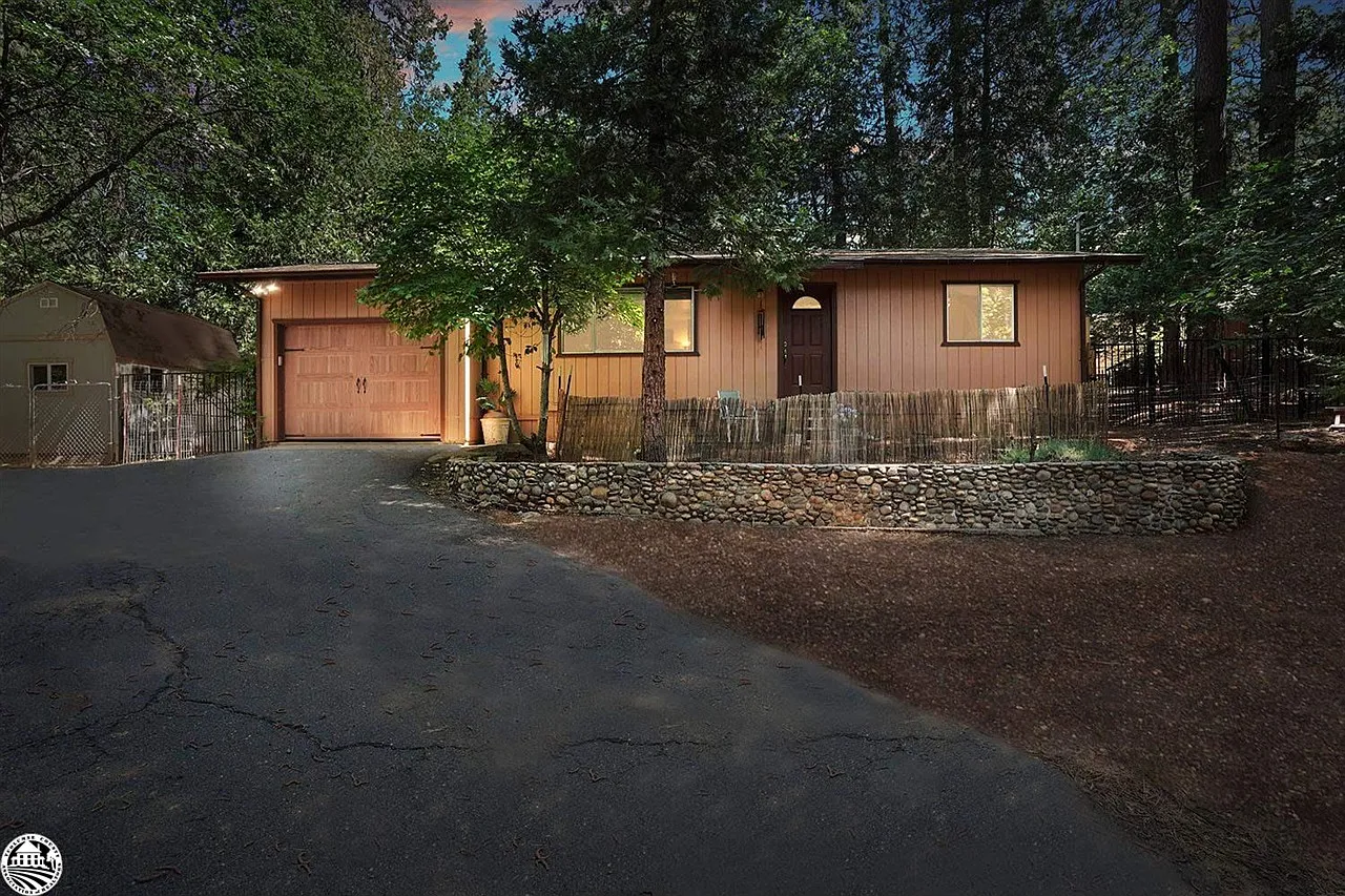 16900 E Brookside Dr photo 1