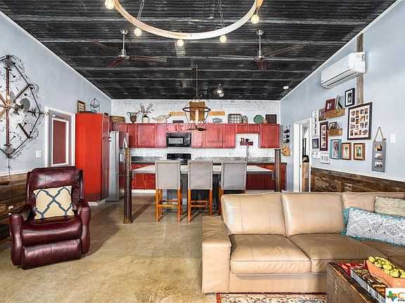 4th image of 300 Castin Ln