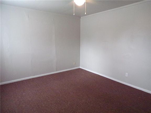 3rd image of 701 W Avenue K