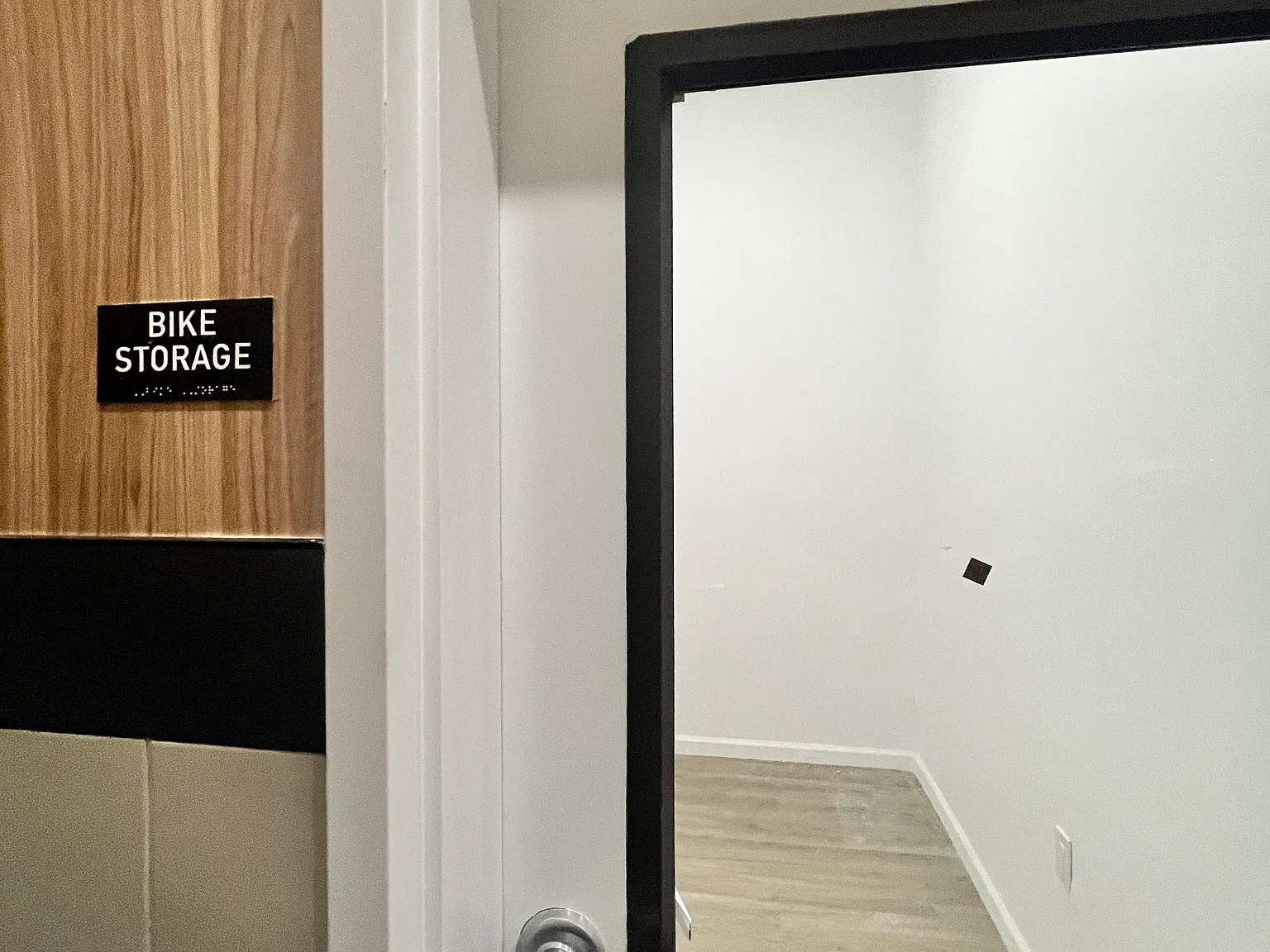 3 bed, 1000 sqft, $3,100 — Photo 2
