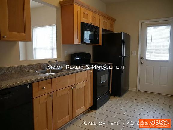 2nd image of 221 Nizzear Ln