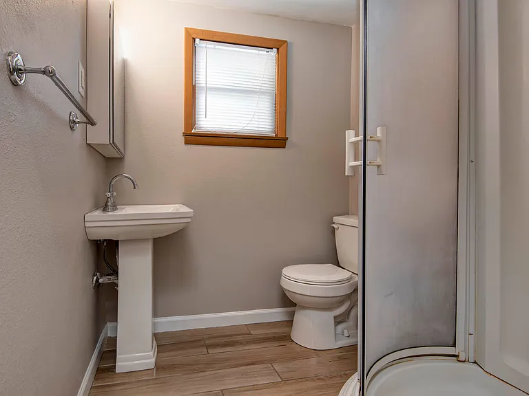 828 S Rogers Ave — Photo 12