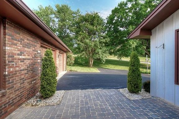 5th image of 913 Millercrest Dr