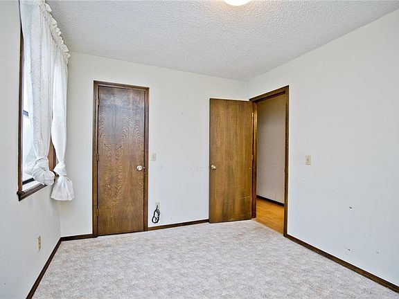 4th image of 17 Oakham Cir