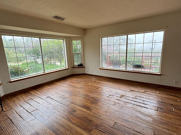 3rd image of 21604 Diane Ct