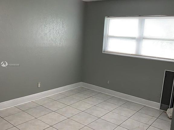 5th image of 2217 NW 8th Ct #4
